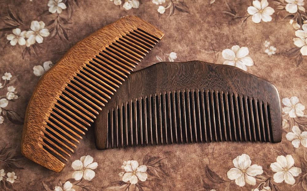 Dřevěné hřebeny na vlasy a porodní Vlnky